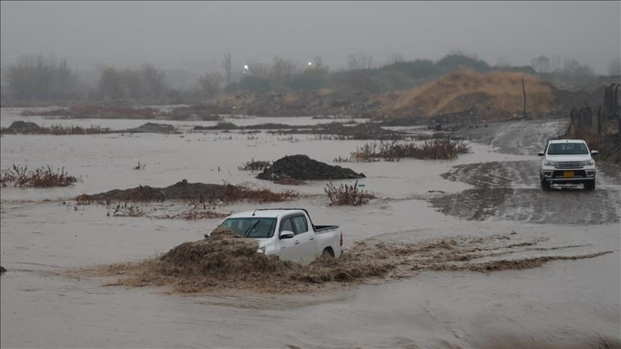 تحذير لـ 11 دولة.. تطورات الطقس تفرض حظر التجوال وتعطيل الدراسة بالمنطقة